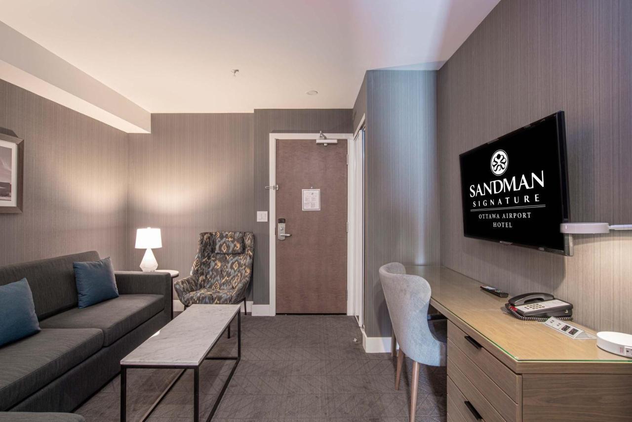 Sandman Signature Ottawa Airport Hotel Exterior foto