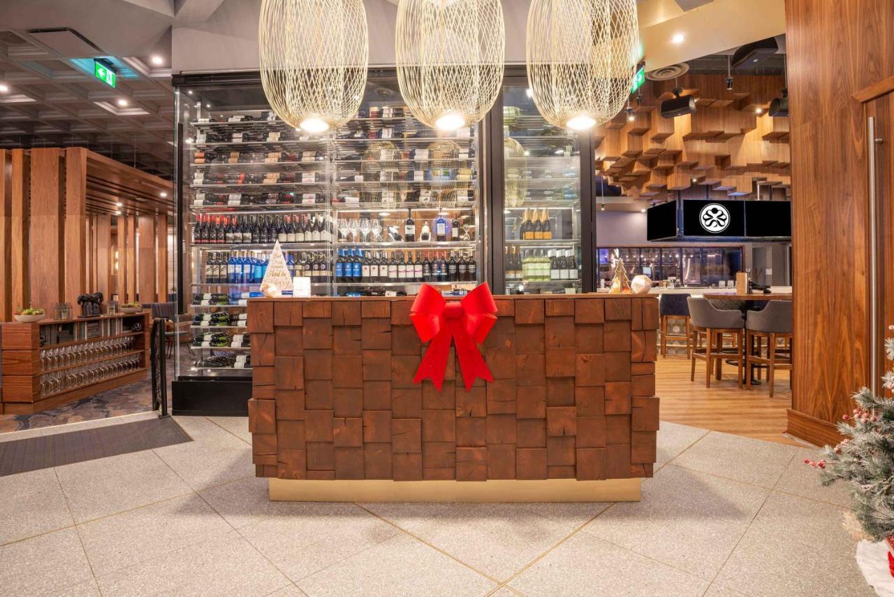 Sandman Signature Ottawa Airport Hotel Exterior foto