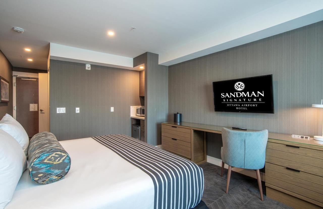 Sandman Signature Ottawa Airport Hotel Exterior foto