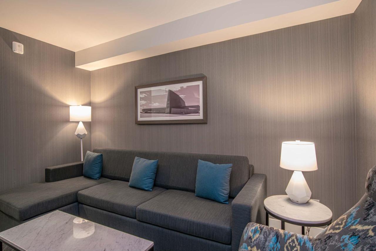 Sandman Signature Ottawa Airport Hotel Exterior foto